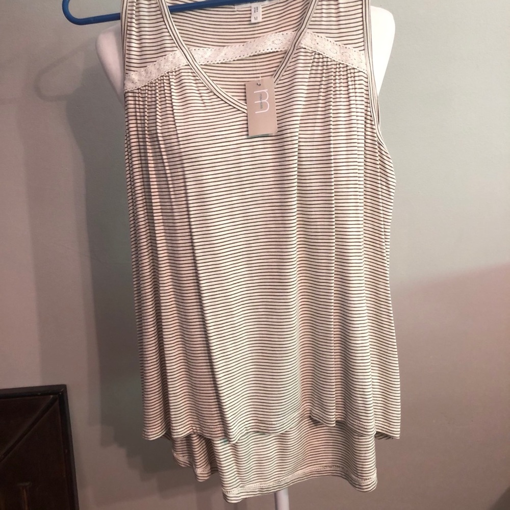 Maurices Tank NWT M